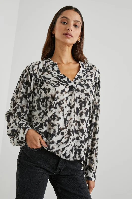 FABLE TOP - BLURRED CHEETAH